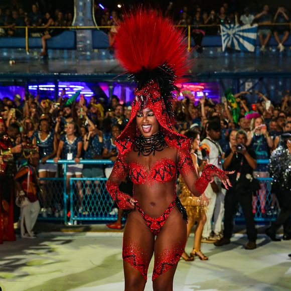 Desfile da Imperatriz Leopoldinense: Iza deu show de samba no pé