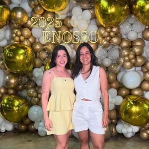 Jessika Losi é namorada de Monyque Isabella da Costa, filha de Leonardo