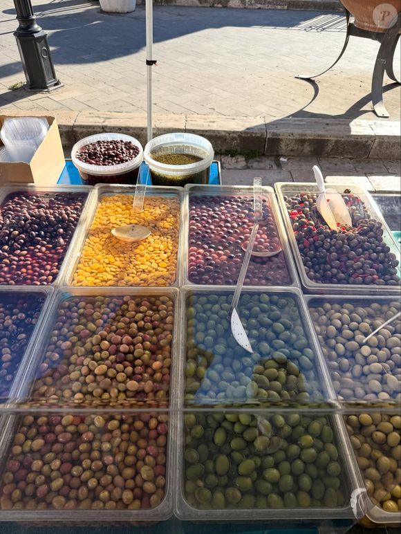 Bruna Marquezine exibe a gastronomia local