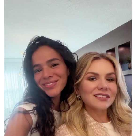 Bruna Marquezine teve os detalhes de sua mansão divulgados pela designer e corretora Juliana Fernandes em um vídeo nas redes sociais