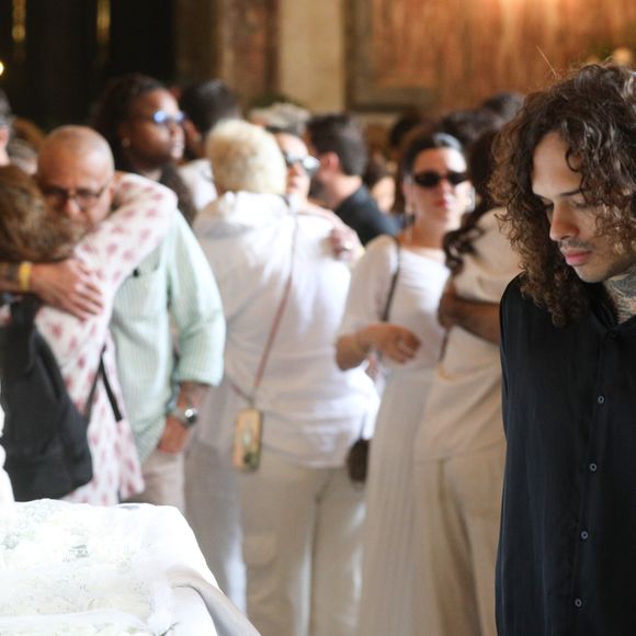 Com Preta Gil no caixão, Vitão fez oração para a cantora