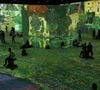 O percurso conta com instalações artísticas, jogos de luz e ambientes criados especialmente para fotos e vídeos