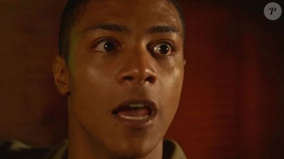 Marlon (Humberto Morais) é flagrado com Leona