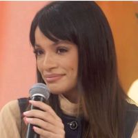 'Gal se revirando no túmulo': atriz de 'Vale Tudo' solta voz ao vivo no 'Encontro' e é detonada na web