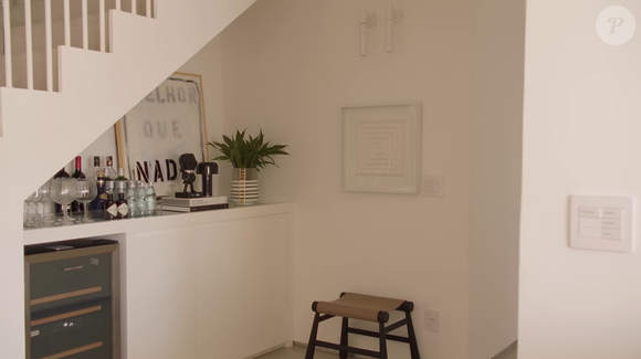 A decoração minimalista reforça a sensação de tranquilidade buscada por Filipe Ret