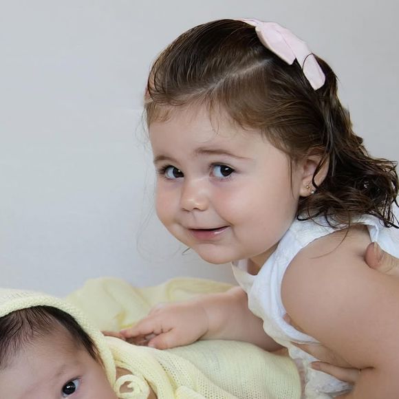 Filhos de Viih Tube, Lua e Ravi, encantaram os seguidores da mãe com foto de natal