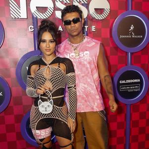 Giullia Buscacio e Xamã serão par em nova série da Netflix e posaram juntos em camarote do Carnaval