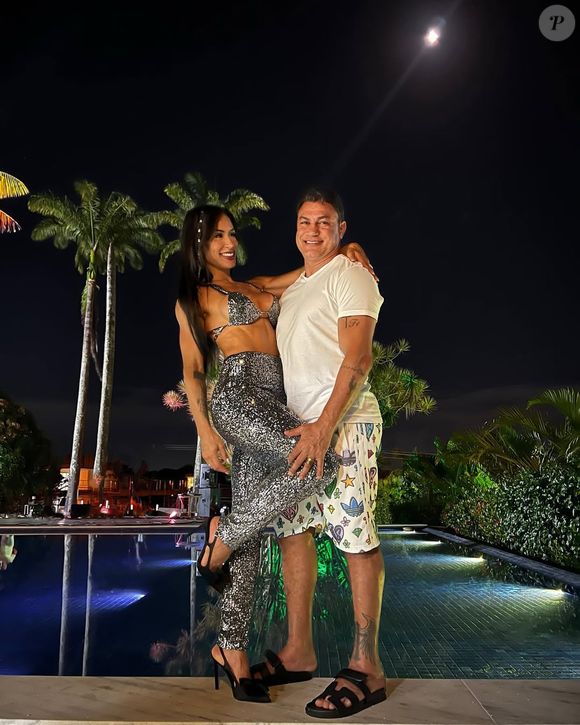 Emilene Juarez se divide entre publicar fotos com Popó e sozinha nas redes sociais, onde também mostra sua profissão