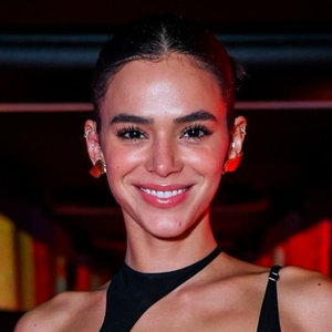 Bruna Marquezine também terá novas atualizações em sua vida amorosa, vivendo relacionamentos