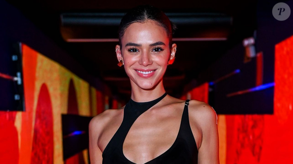 Bruna Marquezine também terá novas atualizações em sua vida amorosa, vivendo relacionamentos