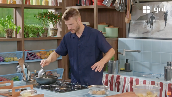 Rodrigo Hilbert fritou suas coxinhas no óleo, mas se você preferir pode levá-las na airfryer