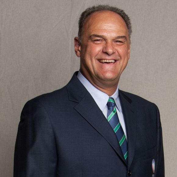 'Tumor se espalhou': Oscar Schmidt descobriu novo câncer na cabeça e passou por terceira cirurgia há um ano, revela filho