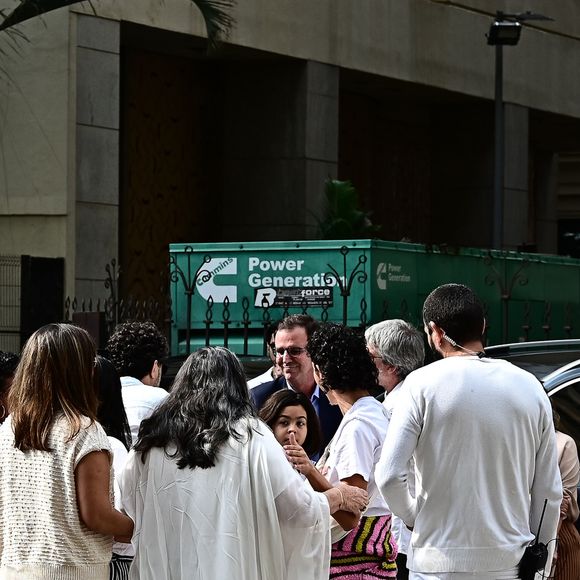Sandra Gadelha foi consolada por amigos e familiares no velório de Preta Gil