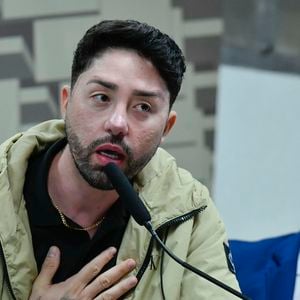 Assim está Rico Melquiades hoje, depois de 11 procedimentos estéticos, depondo na CPI das Bets