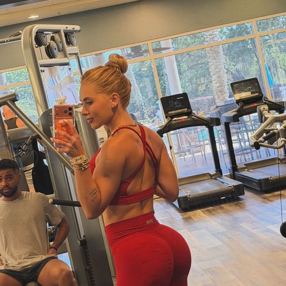 Neste sábado (28), Virgínia mostrou os detalhes de um treino que fez em uma academia local
