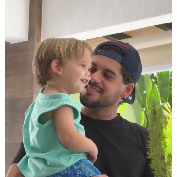 Vídeo de Zé Felipe com José Leonardo, de 1 ano e 10 meses, gera críticas e chega aos órgãos de proteção