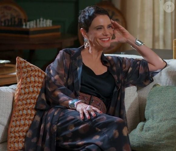 Semelhança chama atenção: figurino de 'Vale Tudo' aposta em joia de design internacional