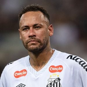 Neymar é detonado na web por atitude no vestiário do Santos enquanto clube enfrenta zona de rebaixamento do Brasileirão