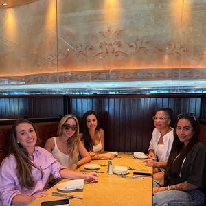 Bruna Biancardi está viajando só na companhia de mulheres.