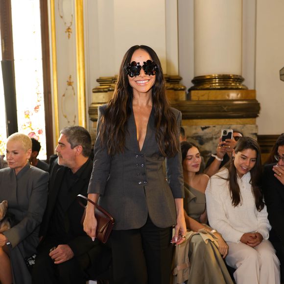 Bruna Marquezine, Camila Queiroz, Nathalia Dill e tantos outras celebridades arrancaram suspiros com seus looks inspiradores pelo Theatro Municipal, mas foi o óculos de sol com armação floral da apresentadora que roubou toda a cena