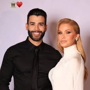 No mesmo dia, Andressa Suíta prestigiou Gusttavo Lima com o mesmo look que Virgínia