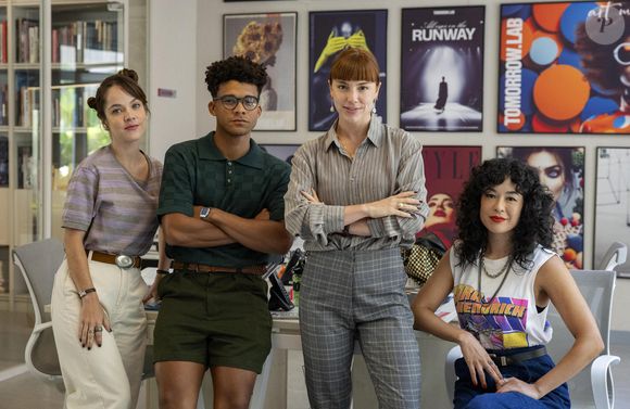 Marieta (Cacá Ottoni), Sardinha (Lucas Leto), Solange (Alice Wegmann) e Suzana (Bruna Aiiso) na novela 'Vale Tudo'