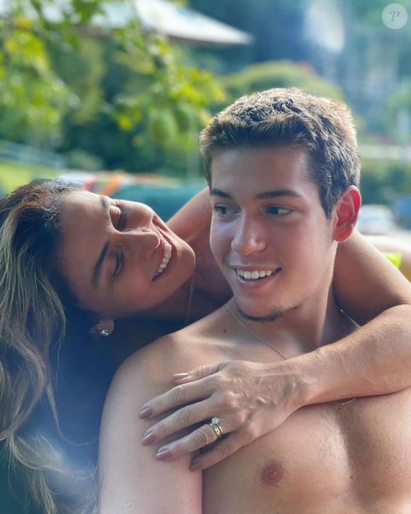 A atriz confessou que sua maior preocupação não está na carreira do filho, mas na vida fora dos estúdios: 'Meu frio na barriga não é pela profissão, é pela vida. Esse mundo tão doido'