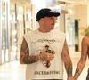 Casal fitness e 75kg mais magro! Thaís Vasconcellos surge de cropped brilhante e deixa barriga à mostra em passeio com marido, Ferrugem