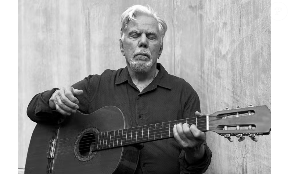 Reginaldo Faria, o Marco Aurélio da 1ª Vale Tudo', toca violão desde a juventude