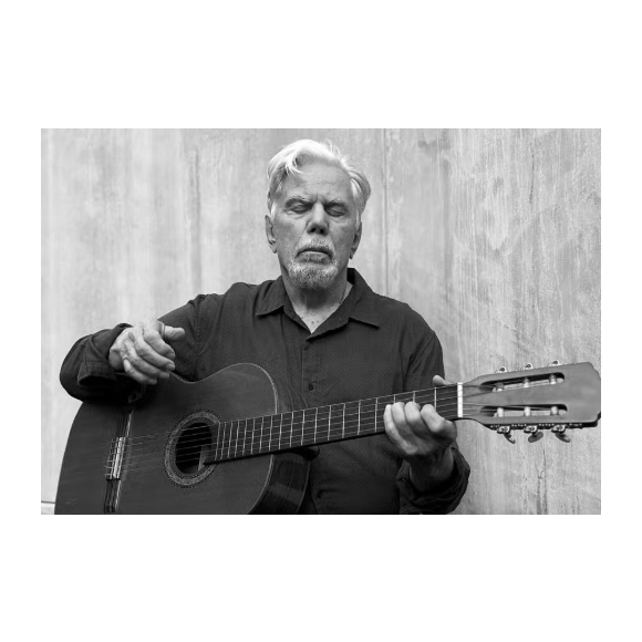 Reginaldo Faria, o Marco Aurélio da 1ª Vale Tudo', toca violão desde a juventude