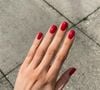 Existem técnicas simples para acelerar bastante a secagem e evitar que a manicure seja arruinada em um instante