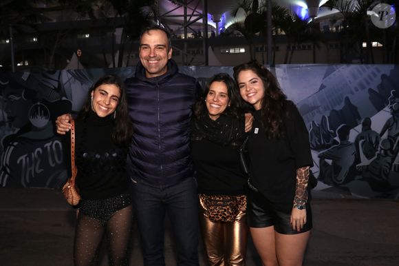 Pai coruja assumido, Tadeu Schmidt costuma compartilhar momentos ao lado das filhas Laura e Valentina e da esposa Ana Cristina