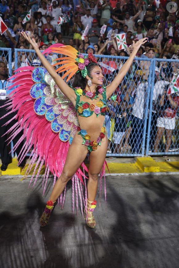 A fantasia colorida de Alane Dias na Grande Rio representava borboleta de importante lenda do Pará