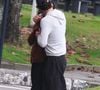 'Tragam o CPF desse menino!': Shawn Mendes aposta em Havaianas durante passeio com Bruna Marquezine no Rio