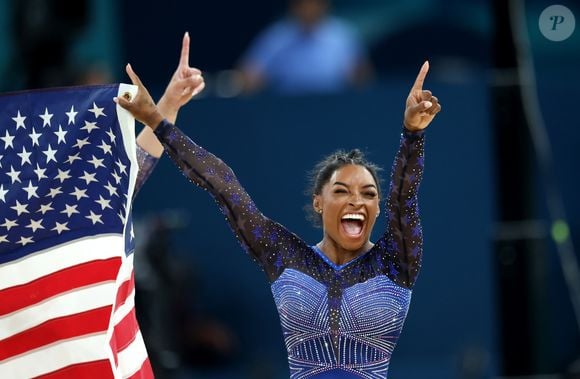 Simone Biles acompanhou da arquibancada a vitória de Rebeca Andrade no Mundial de Ginástica Artística de 2026. A americana esteve em Roterdã como convidada de honra da competição