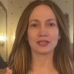 Jennifer Lopez, aos 56 anos, exibe beleza natural sem maquiagem e revela o segredo da pele radiante