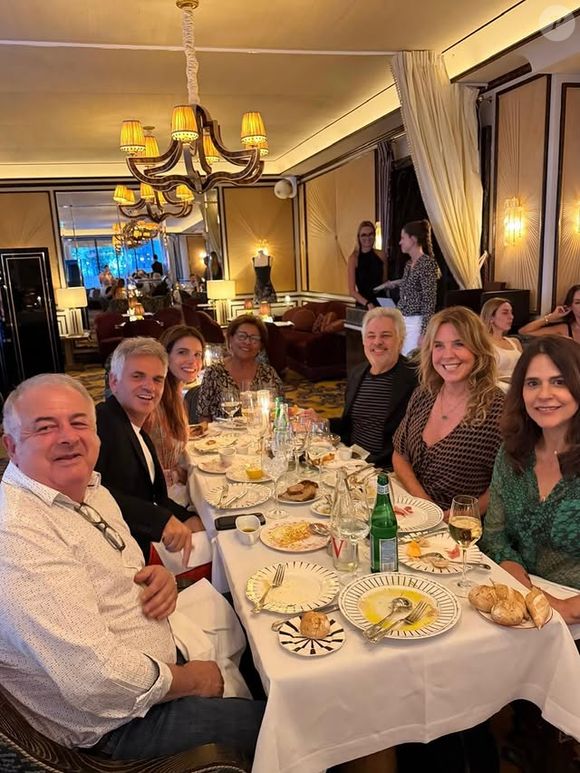 O primeiro 'flagra' de Roberto de Carvalho e Lilibeth Monteiro aconteceu em Paris, em um jantar entre amigos