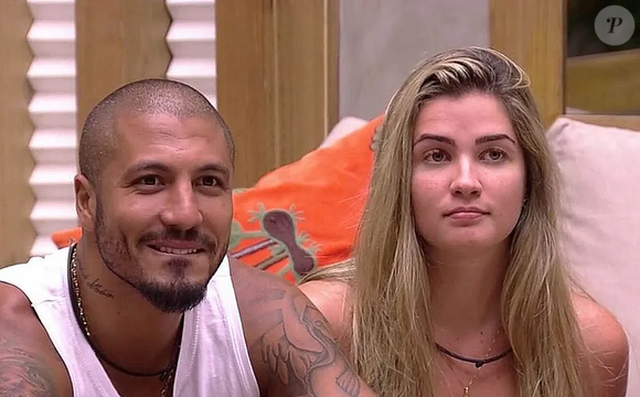 Durante o programa, Fernando teve um relacionamento conturbado com Amanda, mas foi fora da casa que ele e Aline firmaram o romance. O casal casou e hoje é pai do pequeno Lucca