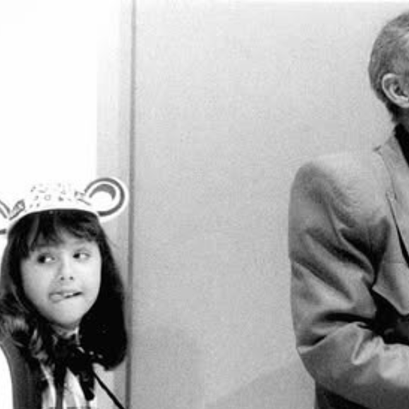 Ex-atriz mirim de 'Os Trapalhões' manda indireta pesada para Renato Aragão: 'Vai pagar por tudo?'