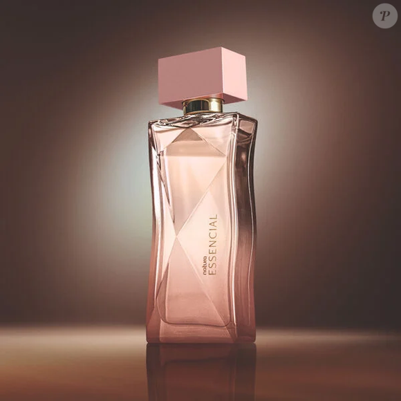 Lançado em 1995, o Essencial Feminino da Natura atravessou gerações e continua conquistando mulheres com seu aroma sofisticado e elegante. O clássico da perfumaria nacional segue firme entre os favoritos em 2026
