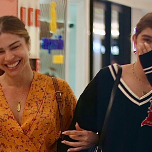 Do tamanho da mãe! Filha de Grazi Massafera e Cauã Reymond choca pela altura em passeio com a atriz. Fotos