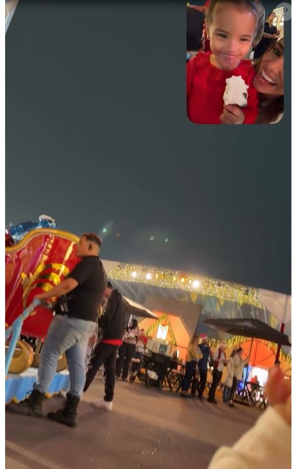 Filha de Neymar, Mavie se lambuzou com sorvete ao assistir desfile de Natal