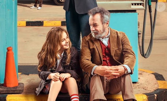 O filme espanhol 'Viver Duas Vezes' aborda o Alzheimer com uma combinação de drama e humor, acompanhando a jornada de Emilio para reencontrar seu primeiro amor