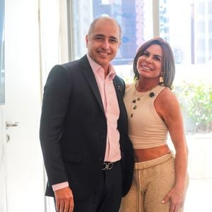 O médico escolhido por Gretchen foi Ubirajara Barroso, especialista em cirurgias reconstrutoras e reparadoras da área genital