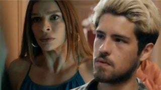 Mãe desnaturada e cruel! Arminda, em 'Três Graças', arma contra o próprio filho, Raul, e mostra que não tem limites para vingança