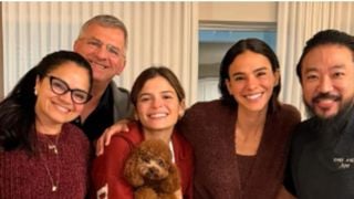 Esse conjunto marrom chocolate usado por Bruna Marquezine no pré-Natal é tão chique e confortável que você vai querer usar todo dia em 2026