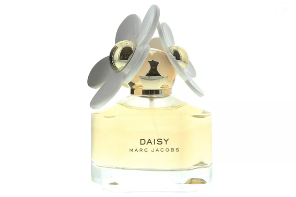 Marc Jacobs, Daisy se tornou um dos frascos mais reconhecíveis de perfumes dos anos 2000 por um motivo, e parece agradar quem deseja algo fresco, porém marcante