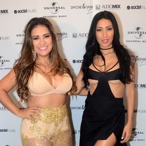 Ao embarcar na carreira solo, Simone buscou renovar sua imagem de forma cuidadosa