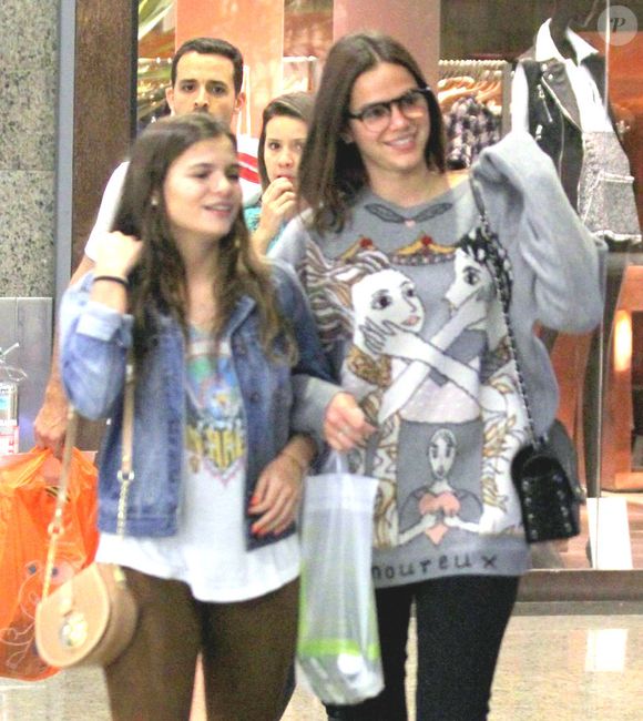 Luana Maia sempre era fotografada na companhia de Bruna Marquezine. As irmãs adoravam passear pelo shopping no Rio de Janeiro
