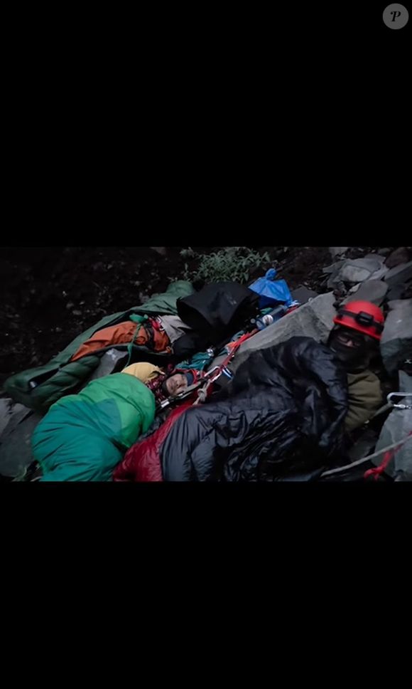 Agam e outros voluntários chegaram a dormir ao lado do corpo Juliana Marins antes de conseguir resgatá-lo